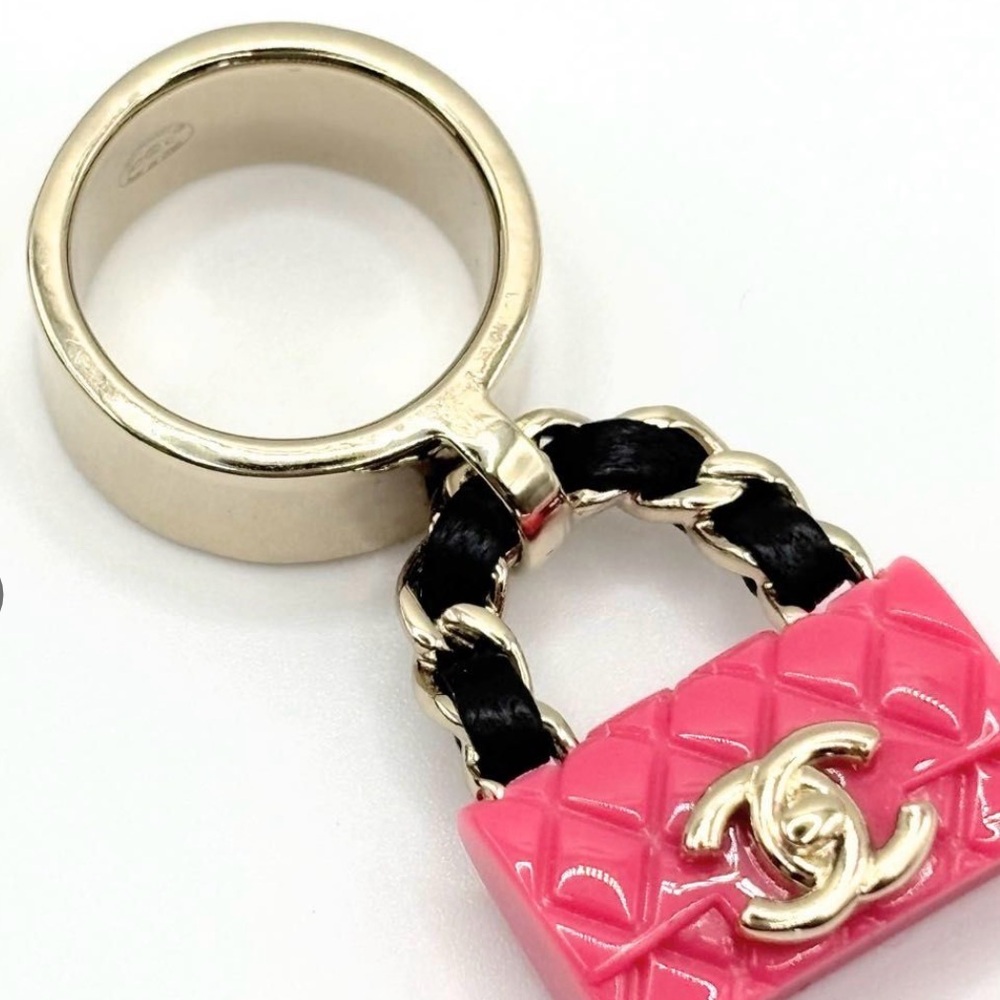 π CC bag π
Charm π Ring π Size 6 β¨ - Picture 2 of 9